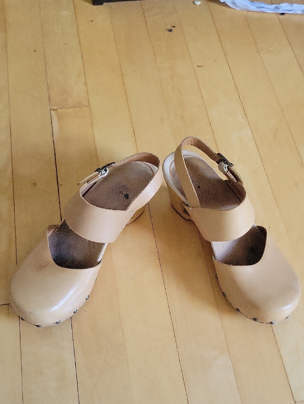 Dansko Beige/Tan Thea Slingback Clogs Stud Cut Out Sculptural Heel - 36